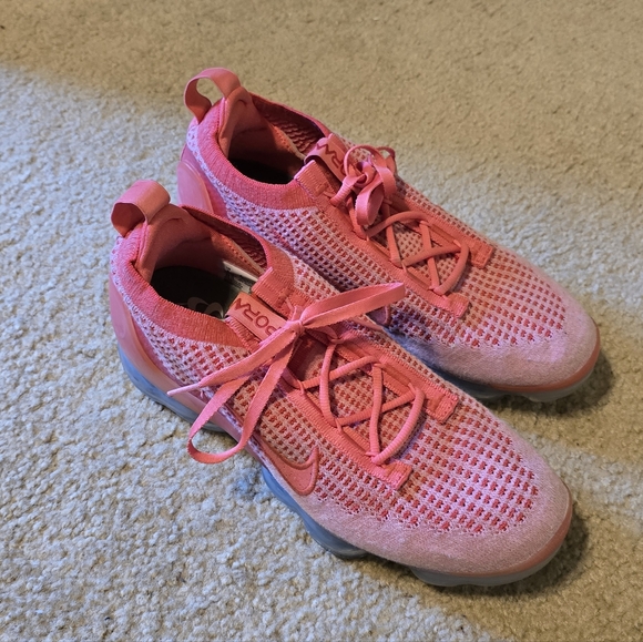 Nike Shoes - Nije Flyknit Magic Ember